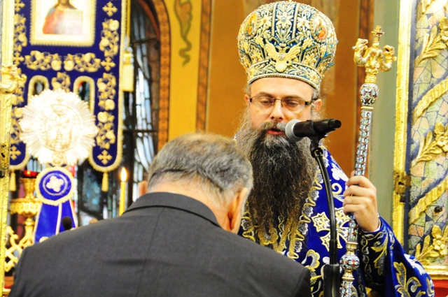 Николай Пловдивски обявява Тодор Петков за носител на ордена Св. Апостол Ерм Първа степен